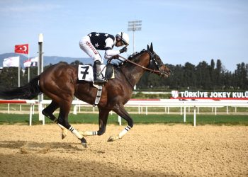 2025 YILININ İLK GRUP 1 MÜCADELESİ Bİ’TALİH EGE DERBİSİNDE KAZANAN DAPPER MAN OLDU.