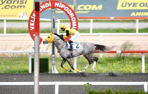 Kanuni Sultan Süleyman Koşusu’nu üst üste üçüncü kez Deniz Efe kazandı
